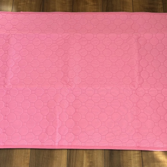 Reusable,Washable, Waterproof dog pad,  24"W X 36"L fitting a medium size crate - Picture 12 of 15